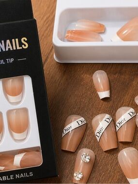 Di*r Nude & White Logo Rhinestone Press-On Nails